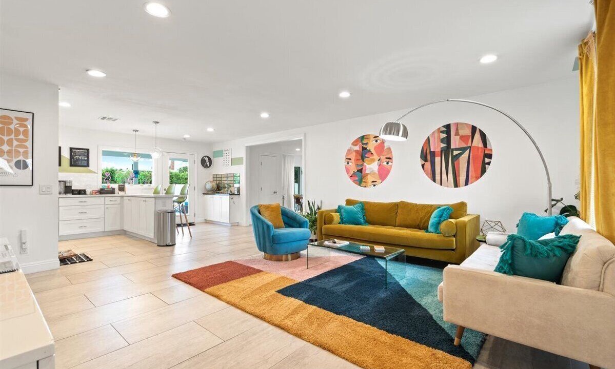Photo of Livingroom in Racquet Club South