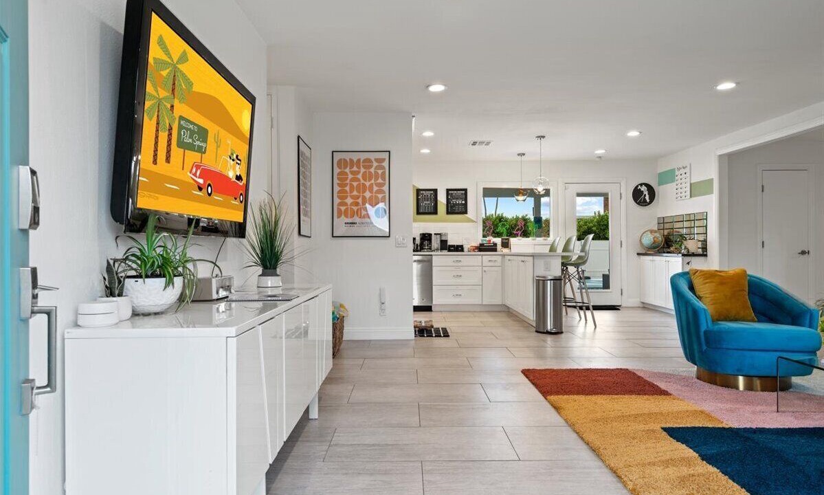 Photo of Livingroom in Racquet Club South