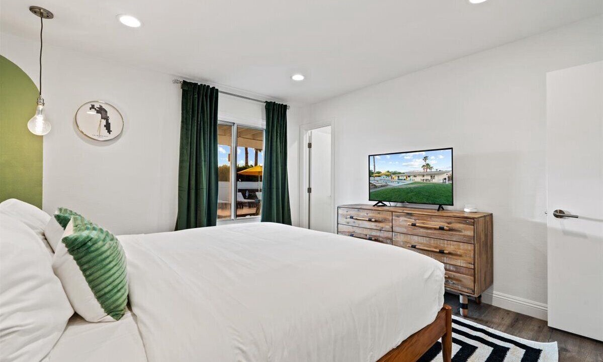 Photo of Bedroom in Racquet Club South