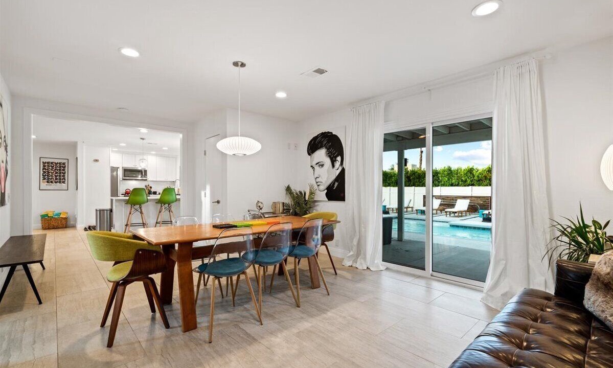 Photo of Livingroom in Racquet Club South