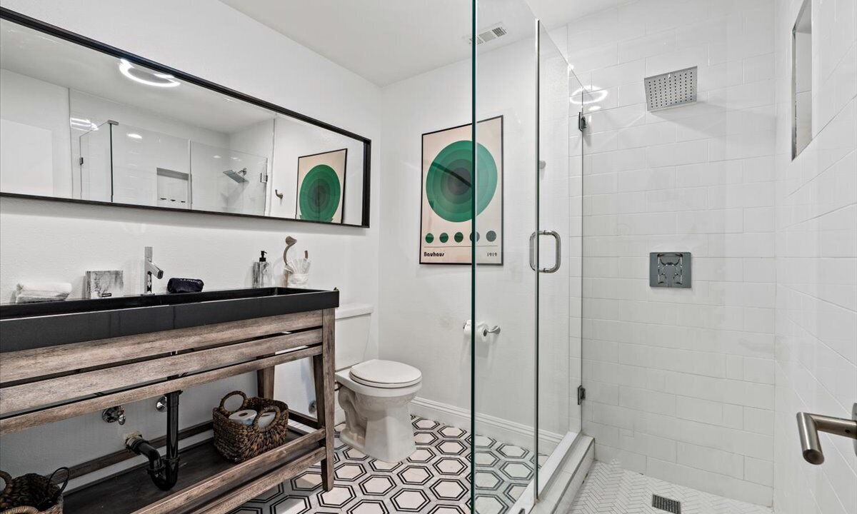 Photo of Bathroom in Racquet Club South