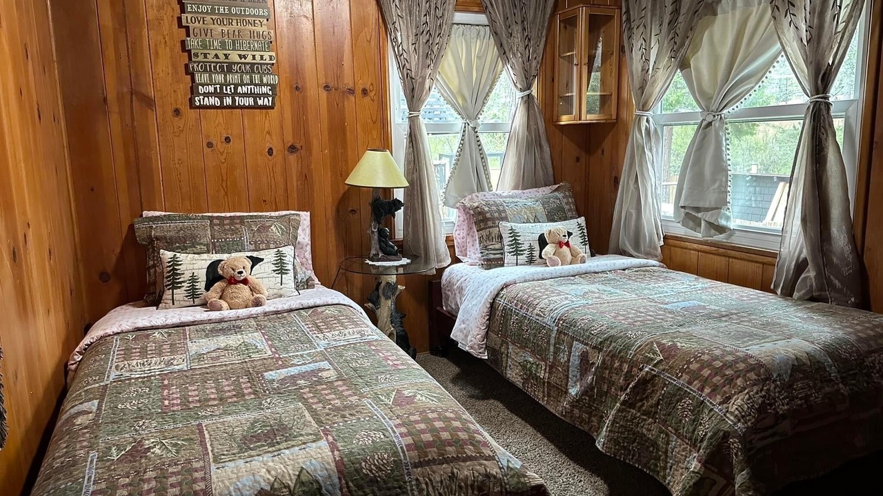 Photo of Bedroom in Idyllwild