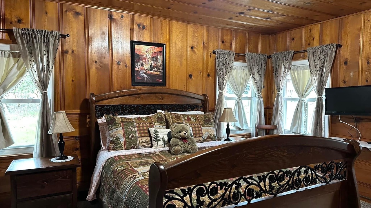 Photo of Bedroom in Idyllwild
