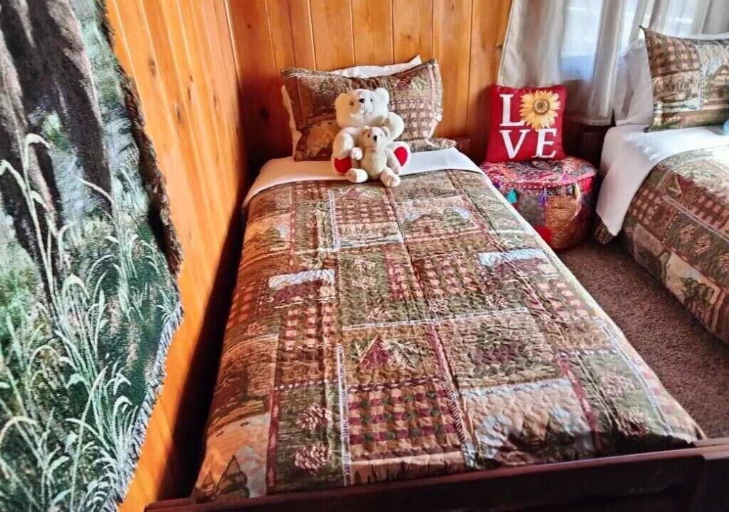 Photo of Bedroom in Idyllwild