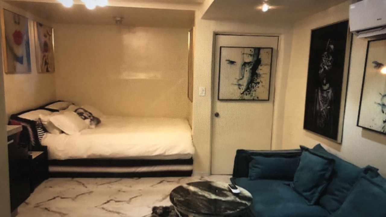 Photo of Livingroom in Wilshire Center