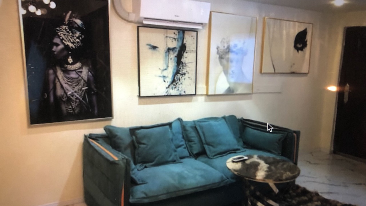 Photo of Livingroom in Wilshire Center