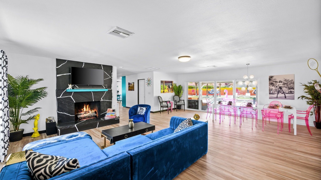 Photo of Livingroom in Racquet Club South