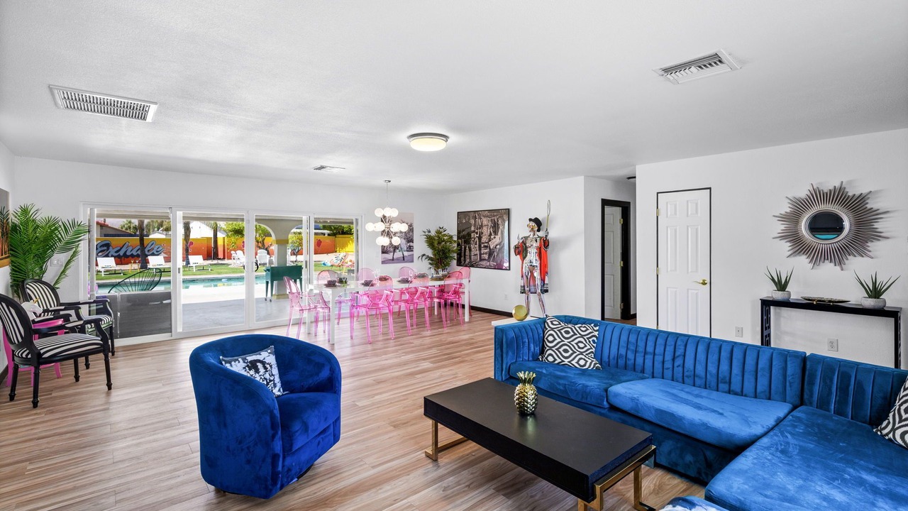 Photo of Livingroom in Racquet Club South