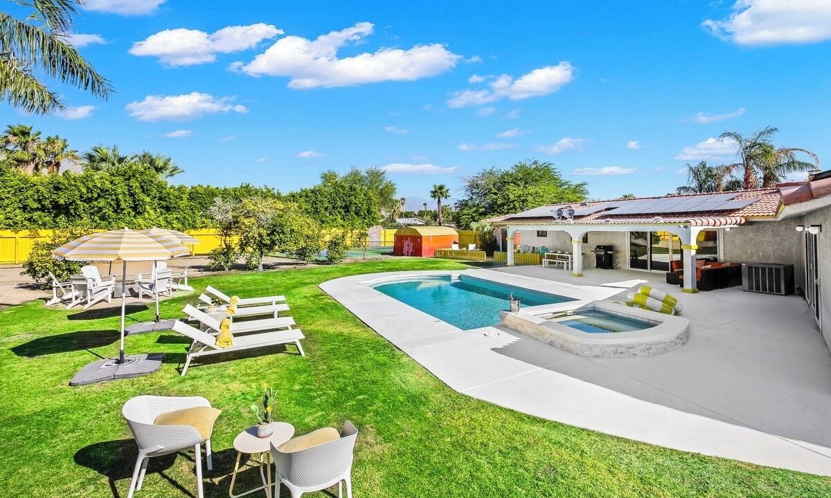 Photo of Outdoor in Racquet Club South