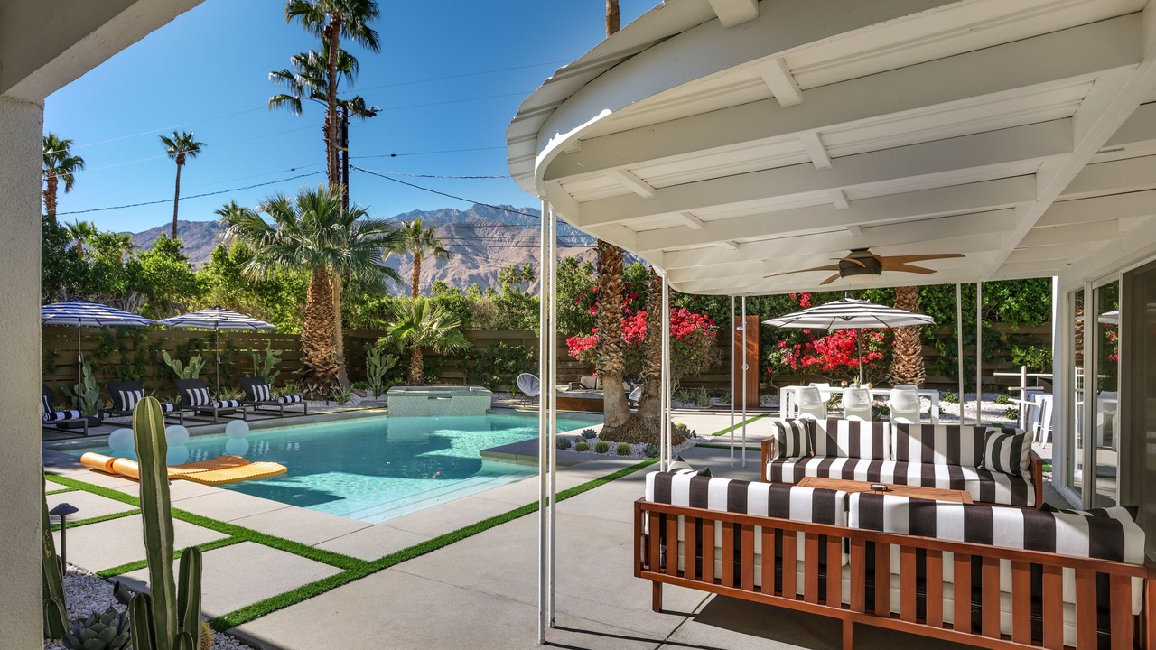 Photo of Outdoor in Racquet Club Estates