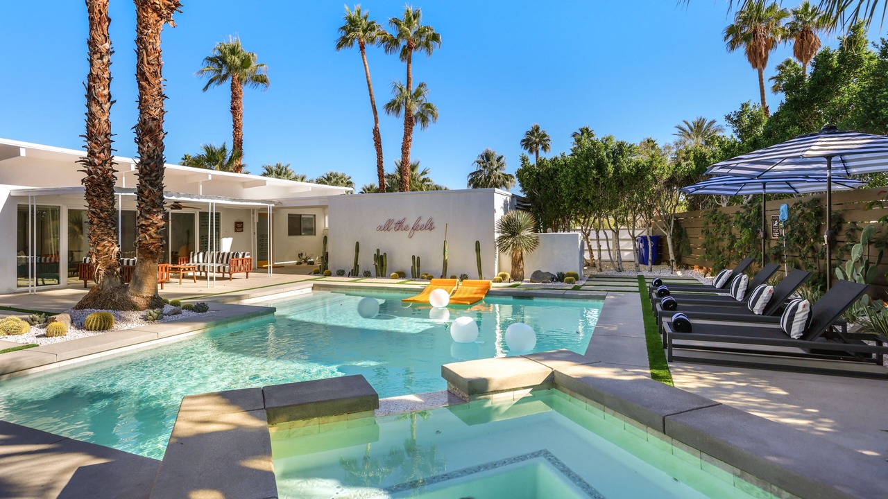 Photo of Outdoor in Racquet Club Estates