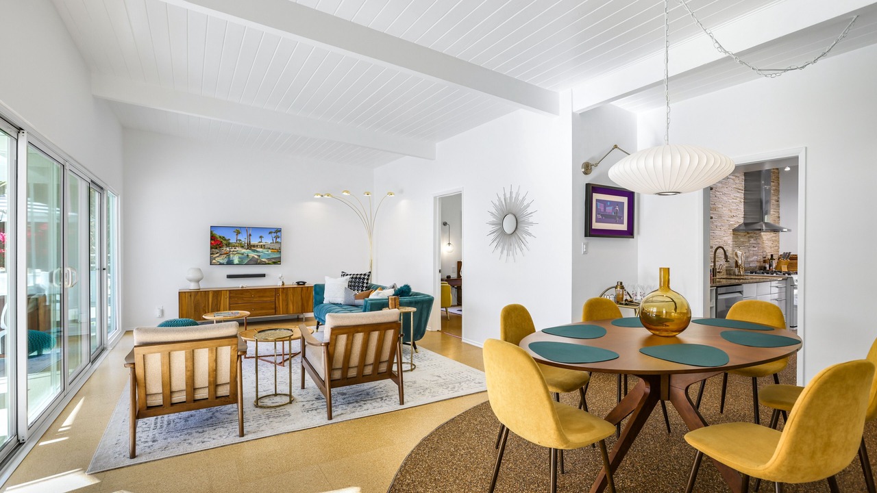 Photo of Livingroom in Racquet Club Estates