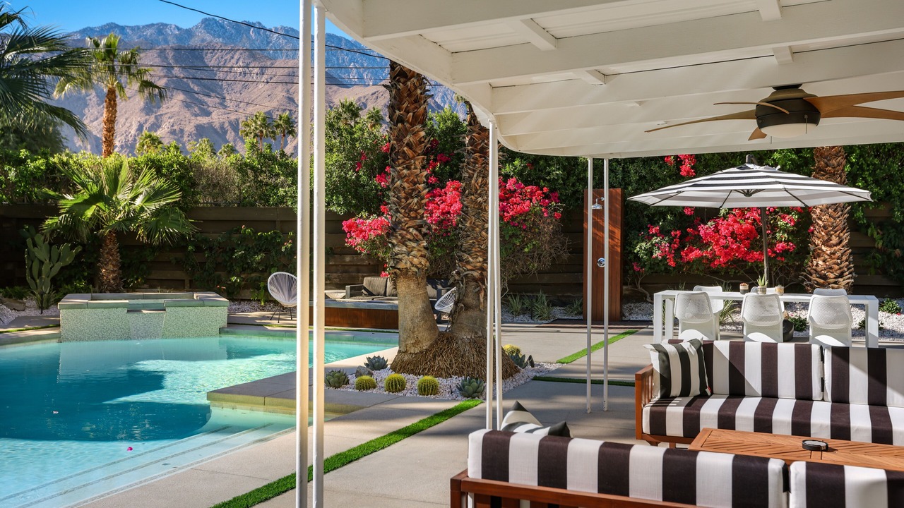 Photo of Outdoor in Racquet Club Estates