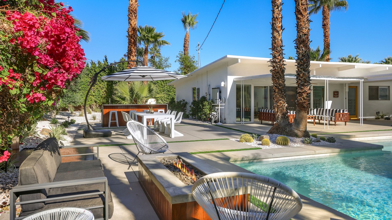 Photo of Outdoor in Racquet Club Estates