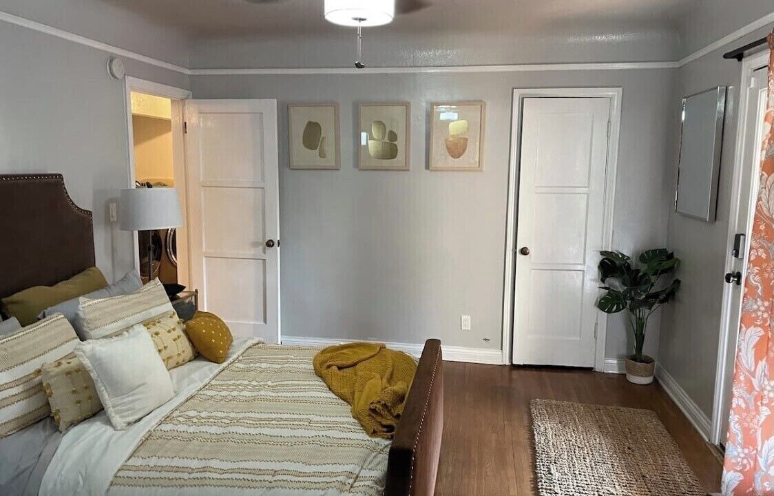 Photo of Bedroom in Oleander - Sunset