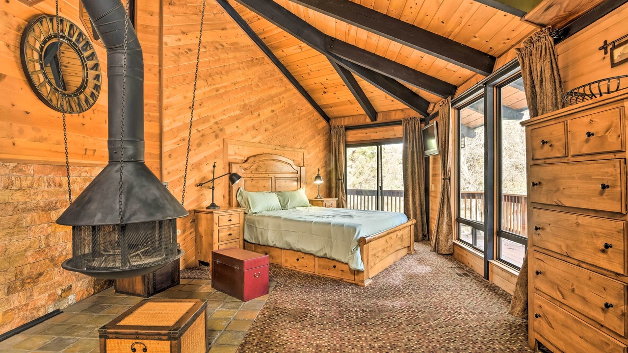 Photo of Bedroom in Pine Mountain Club