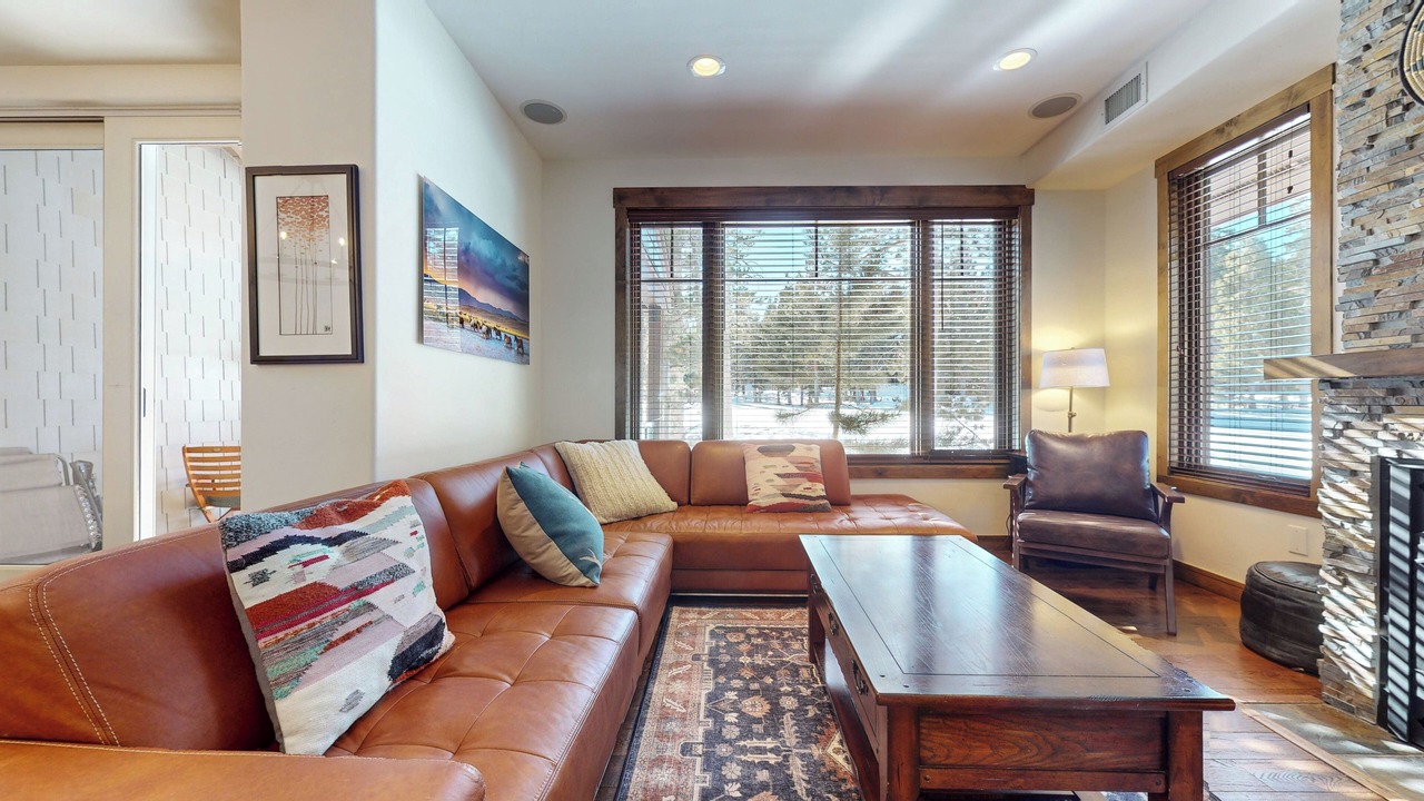 Photo of Livingroom in Woodwinds