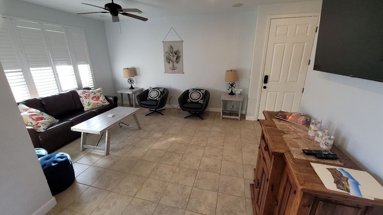 Photo of Livingroom in Downtown