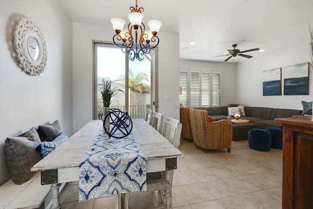 Photo of Livingroom in Downtown