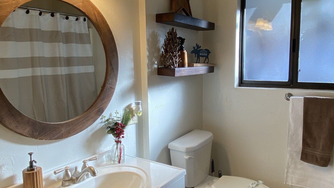 Photo of Bathroom in Idyllwild