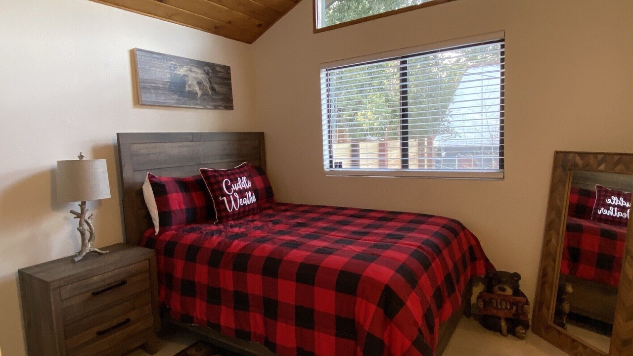 Photo of Bedroom in Idyllwild