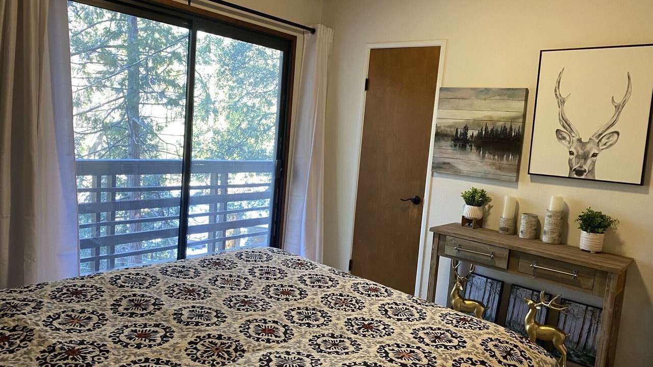 Photo of Bedroom in Idyllwild