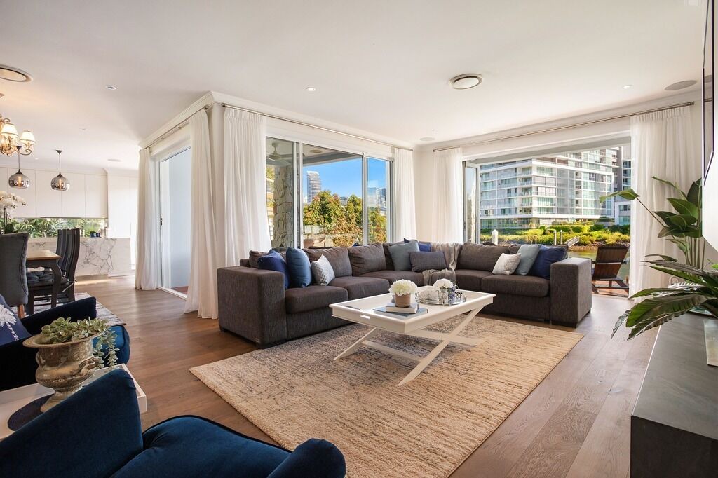 Photo of Livingroom in Broadbeach Waters