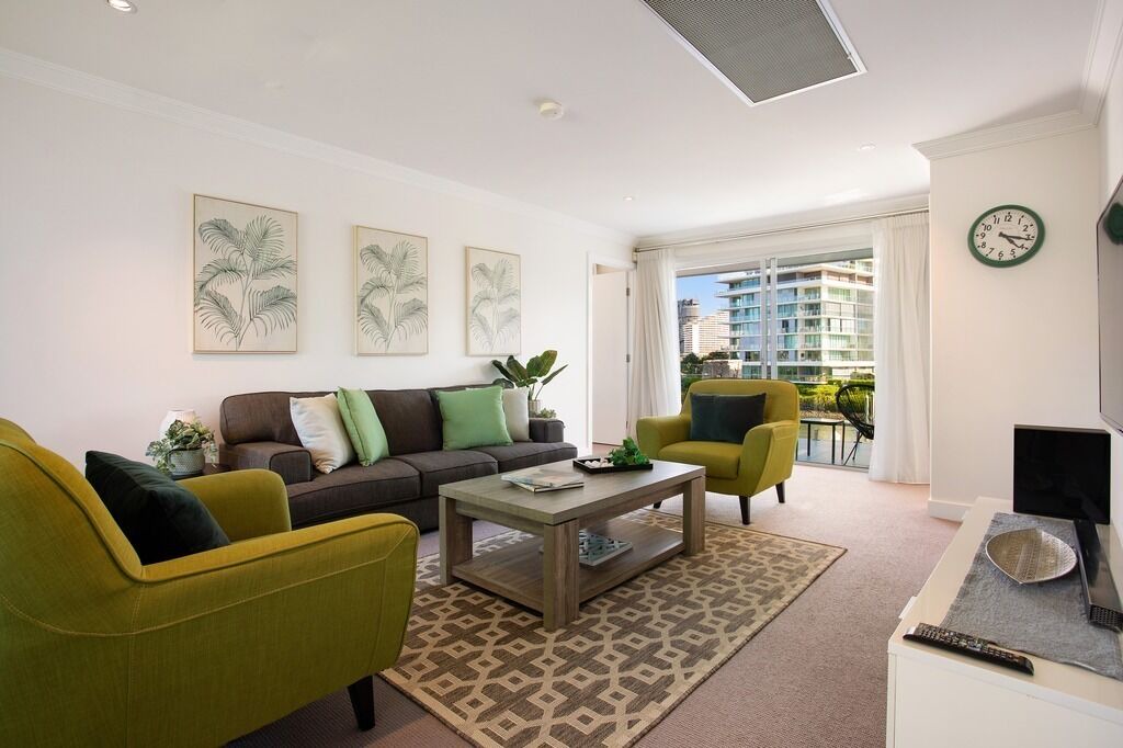 Photo of Livingroom in Broadbeach Waters