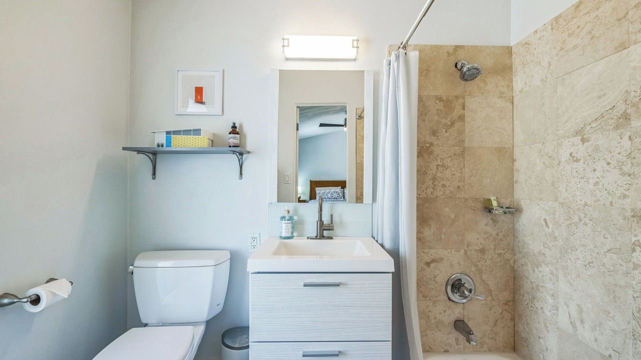 Photo of Bathroom in Racquet Club Estates