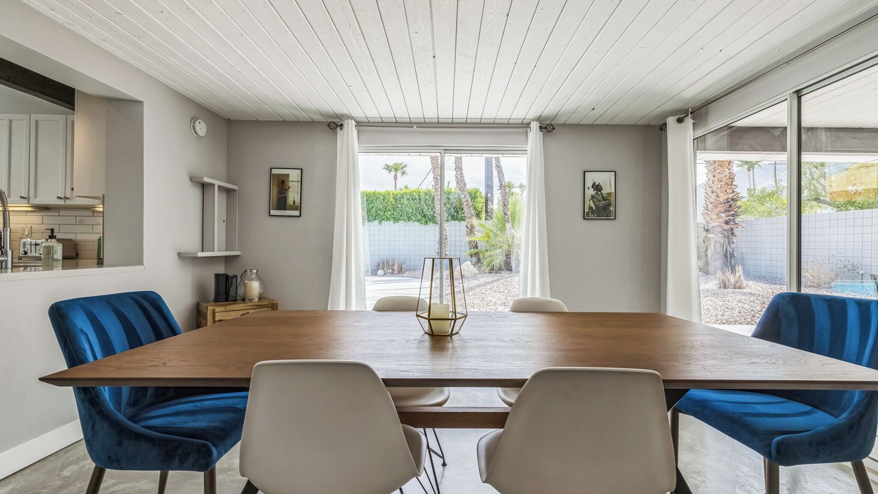 Photo of Livingroom in Racquet Club Estates