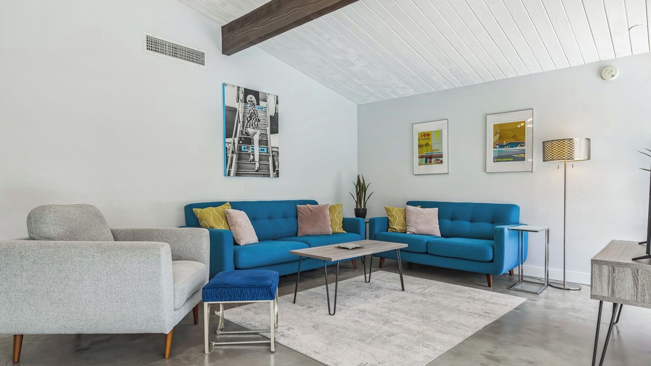 Photo of Livingroom in Racquet Club Estates