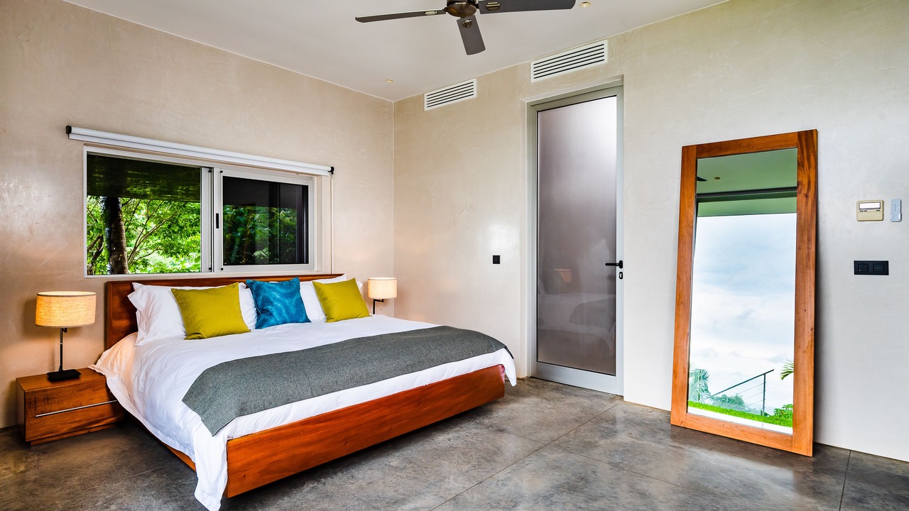 Photo of Bedroom in Black Beauty