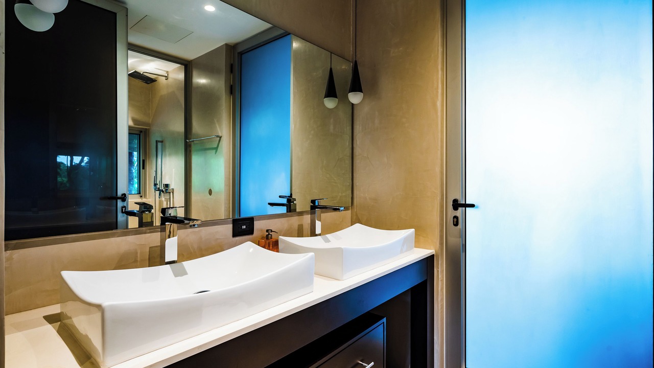 Photo of Bathroom in Black Beauty