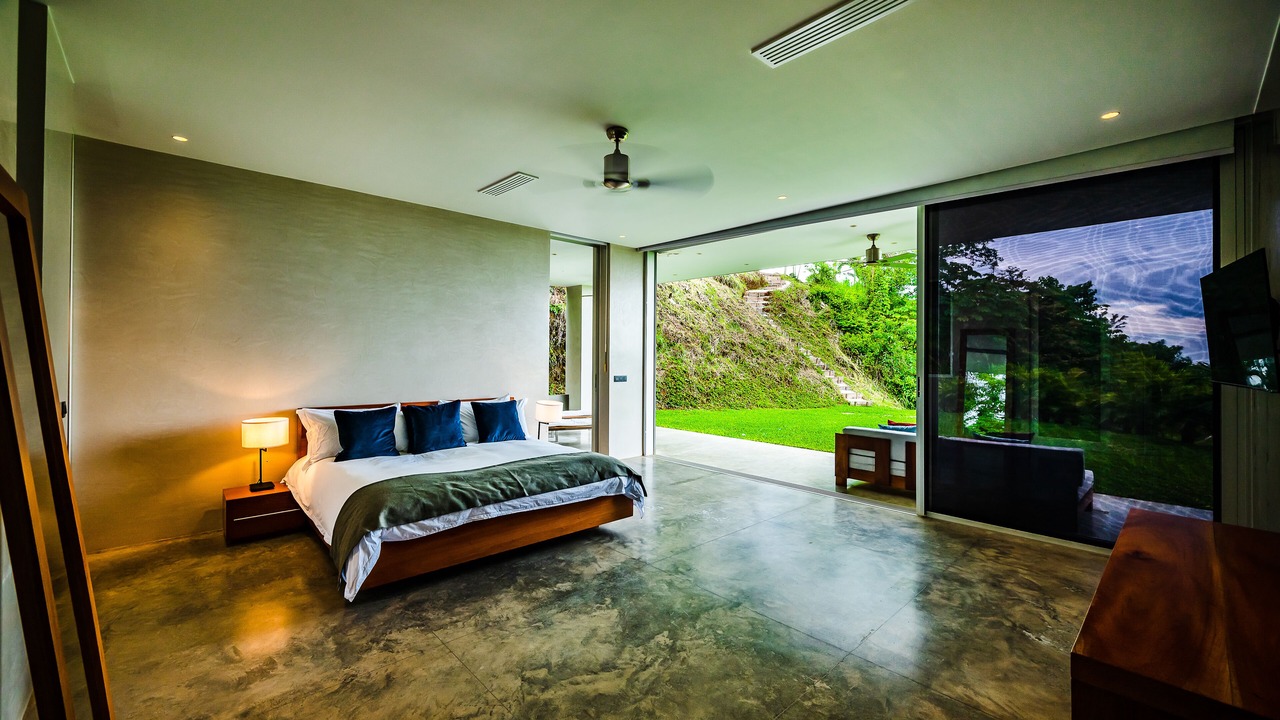 Photo of Bedroom in Black Beauty