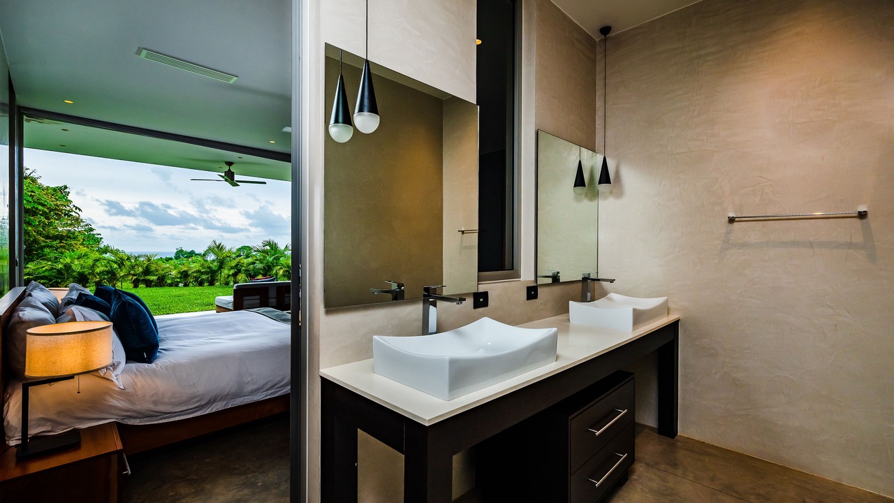 Photo of Bedroom in Black Beauty