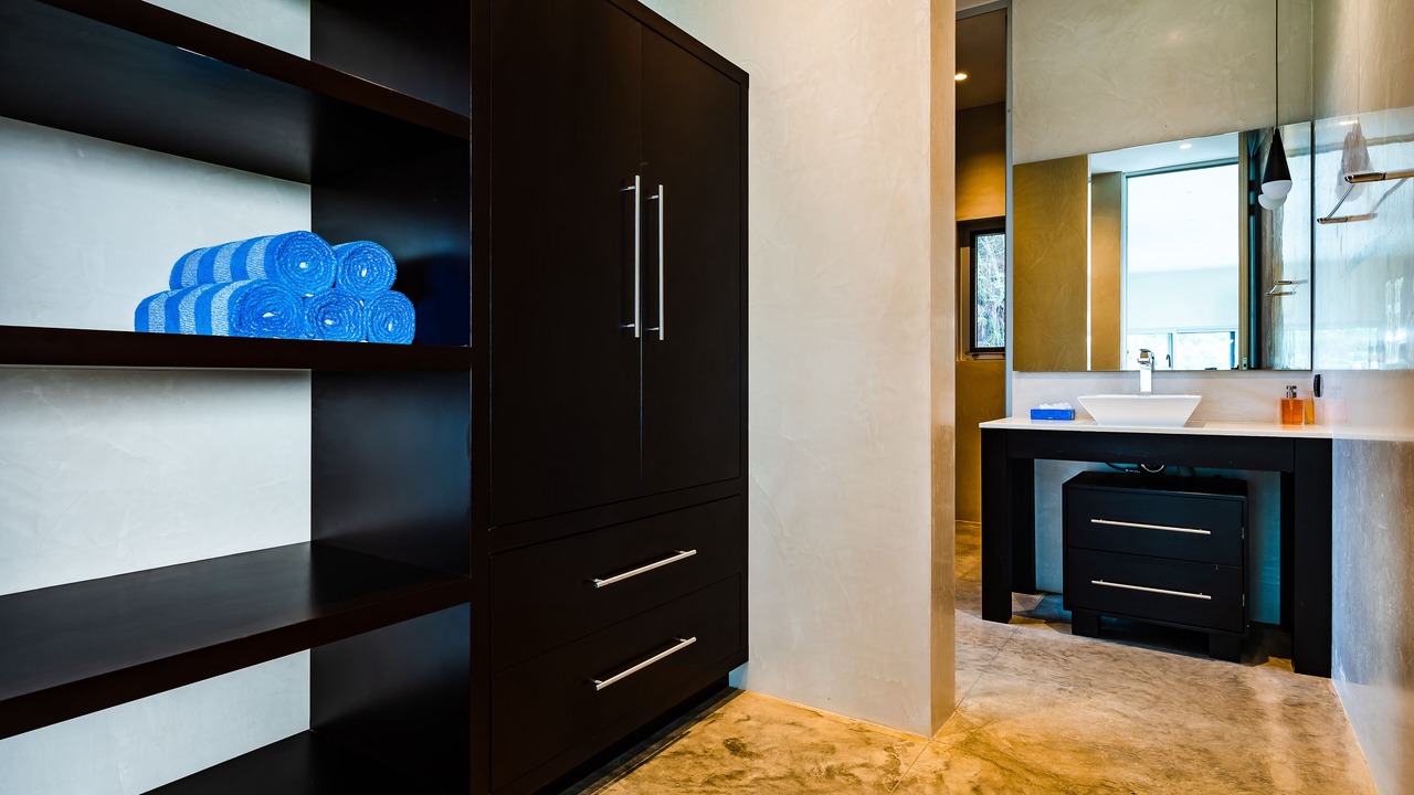 Photo of Bathroom in Black Beauty