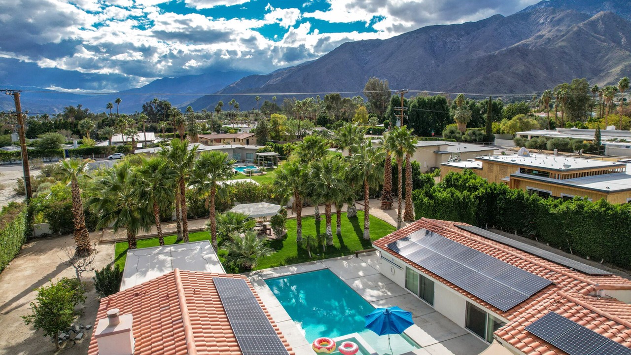 Photo of Outdoor in Racquet Club West