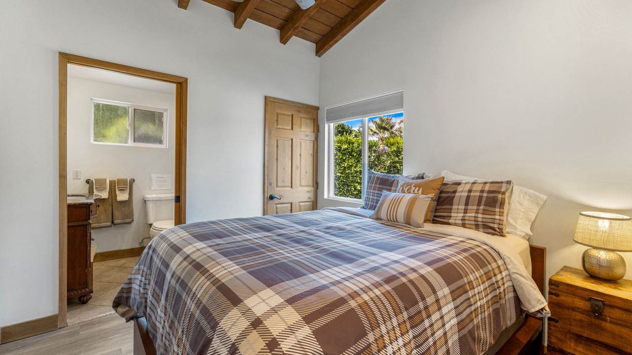Photo of Bedroom in Racquet Club West