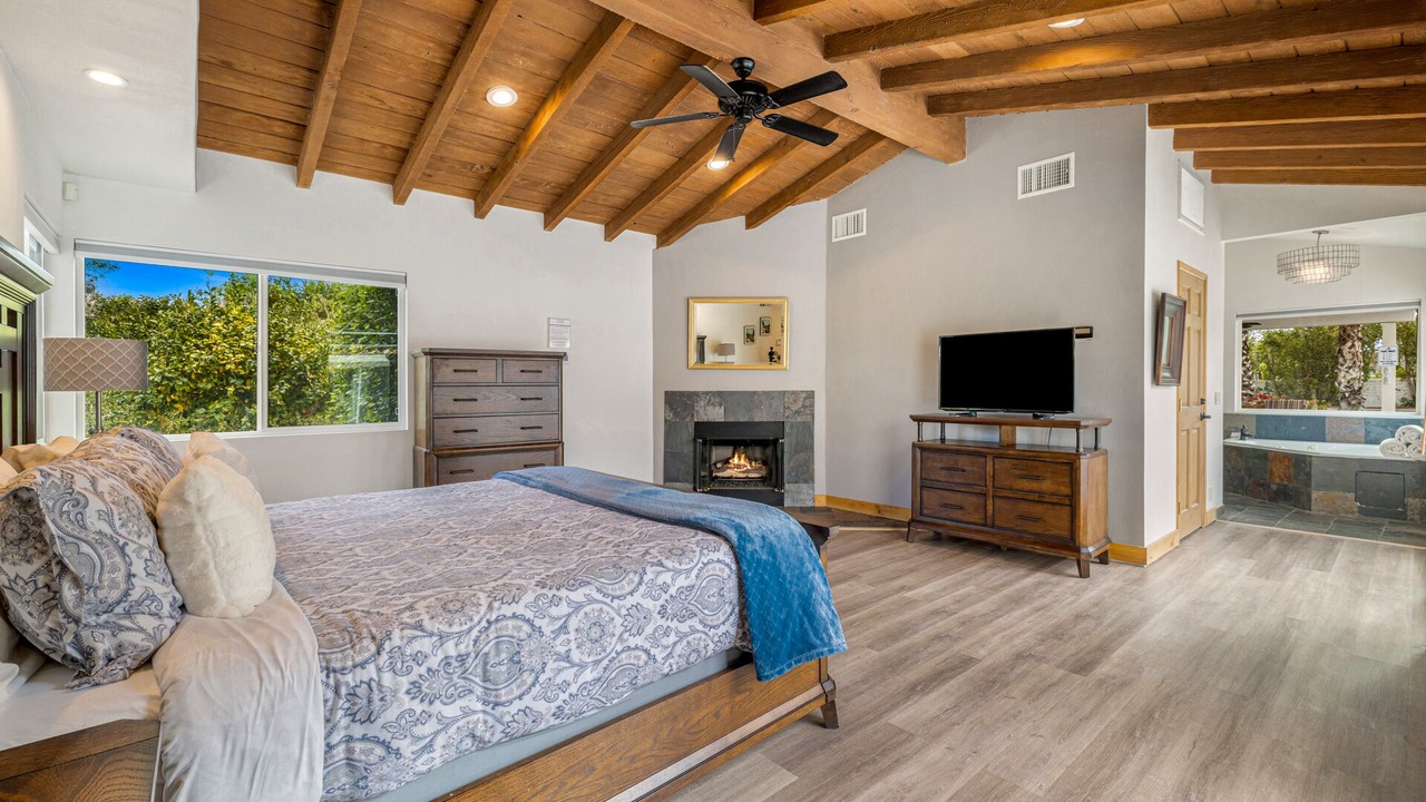 Photo of Bedroom in Racquet Club West