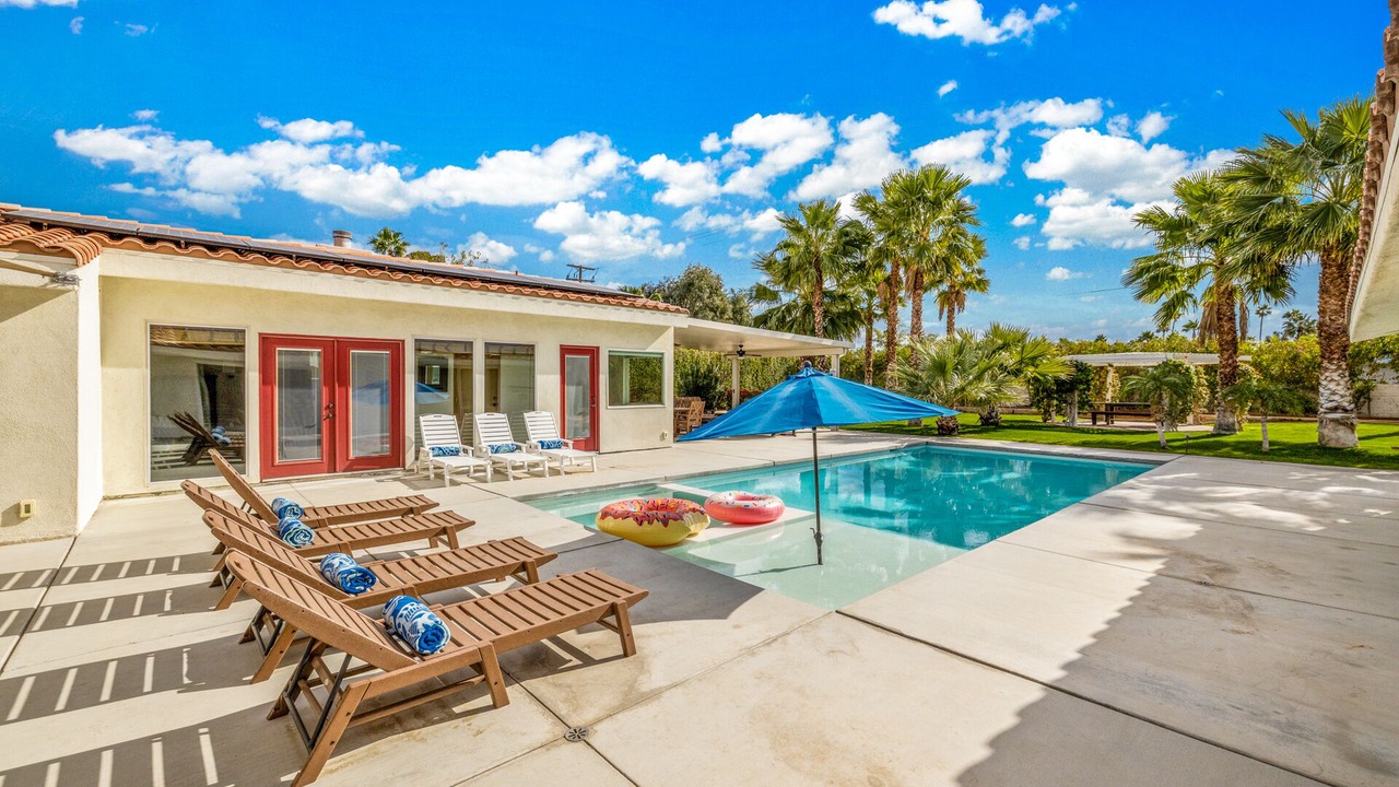 Photo of Outdoor in Racquet Club West