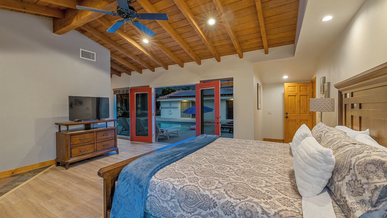 Photo of Bedroom in Racquet Club West