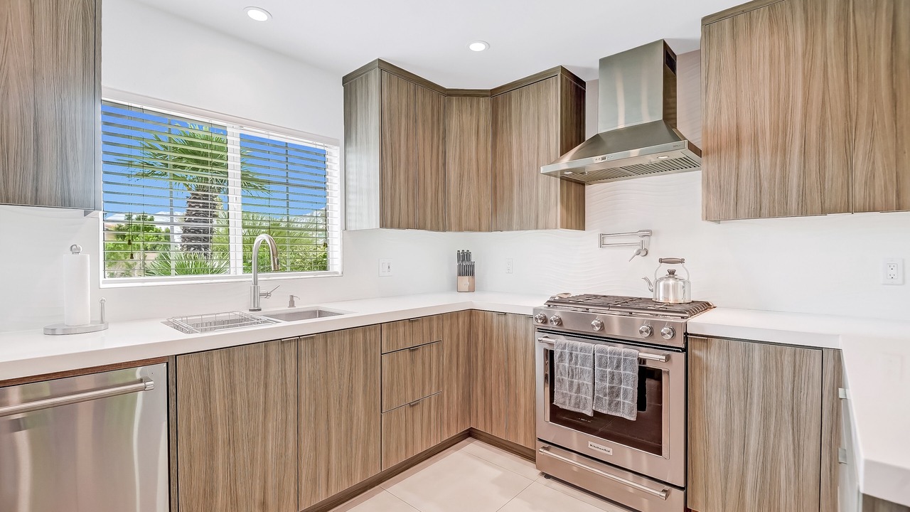 Photo of Kitchen in Racquet Club South