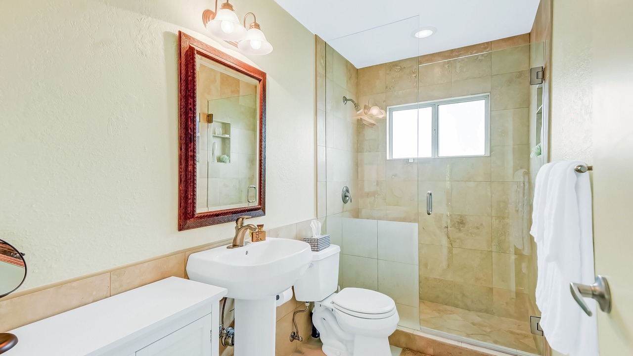 Photo of Bathroom in Racquet Club South