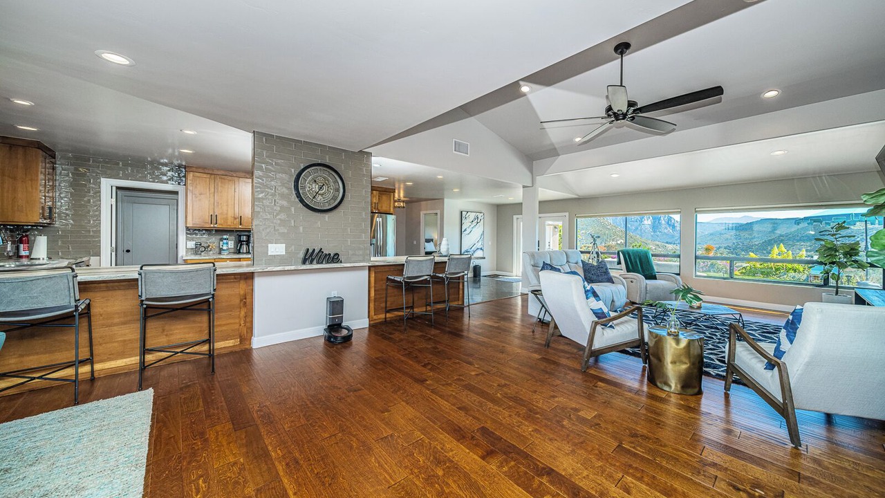 Photo of Bedroom in Lakeside