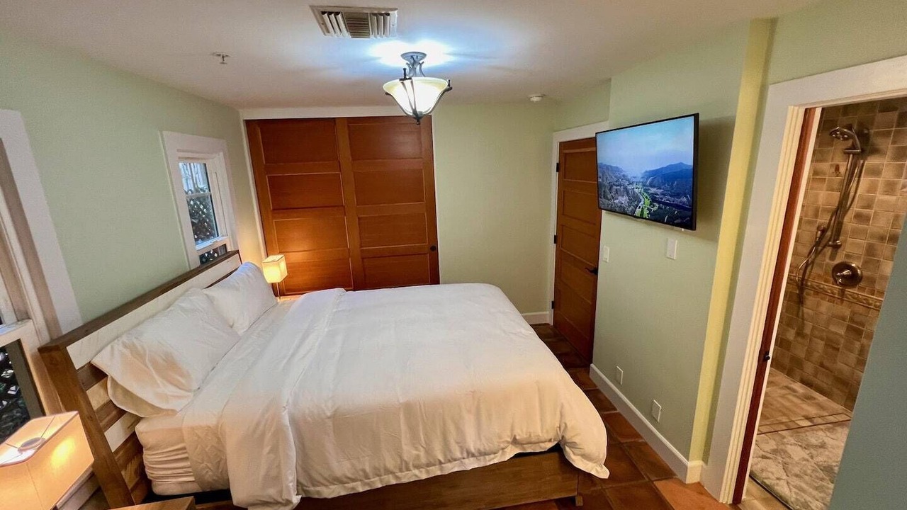 Photo of Bedroom in Avalon