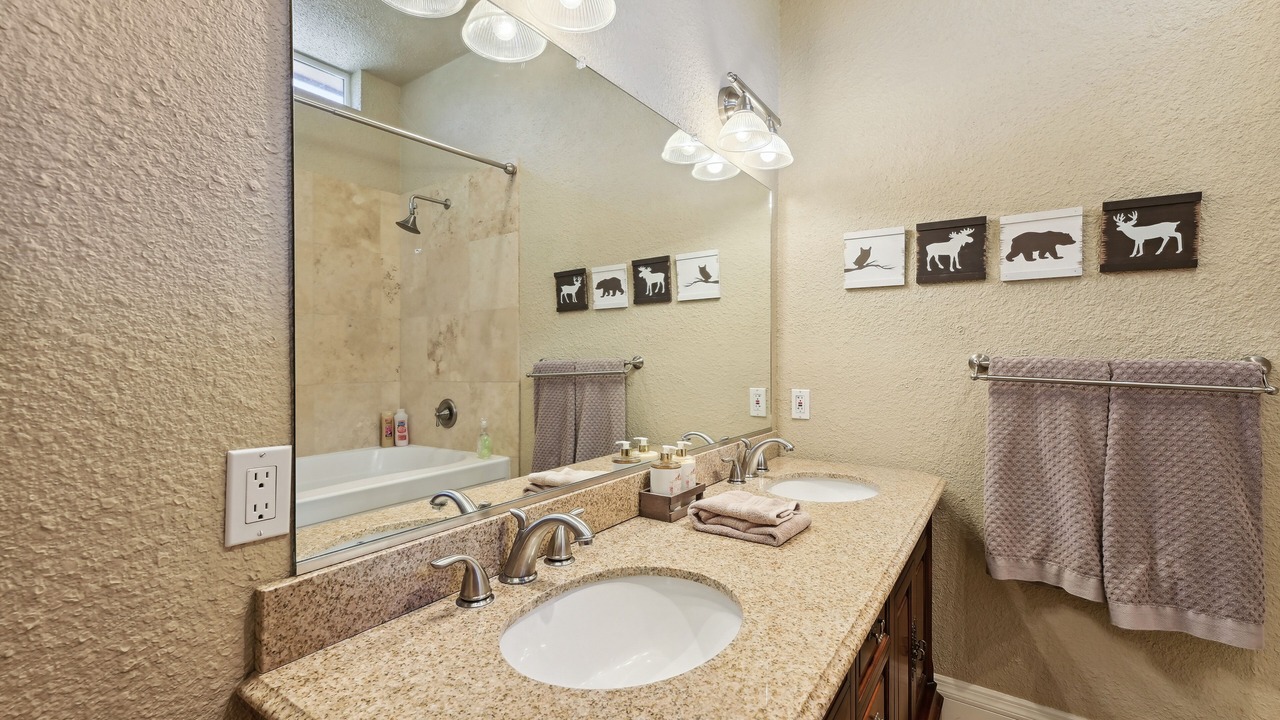 Photo of Bathroom in Auberry