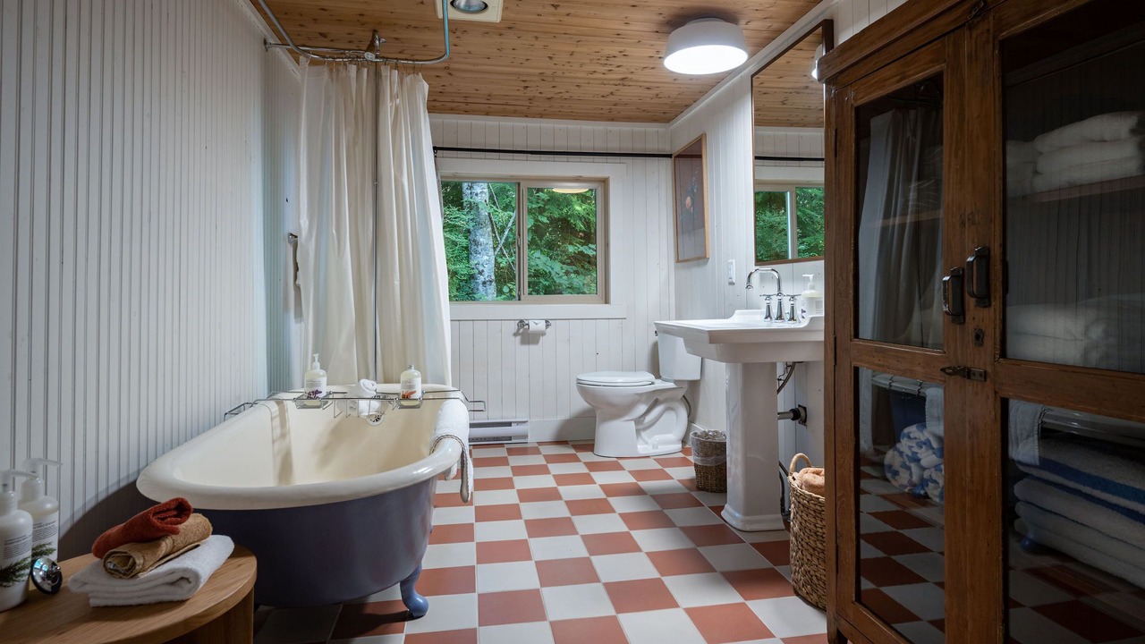 Photo of Bathroom in Ucluelet