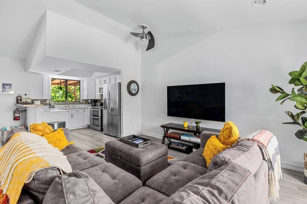 Photo of Livingroom in Desert Park Estates