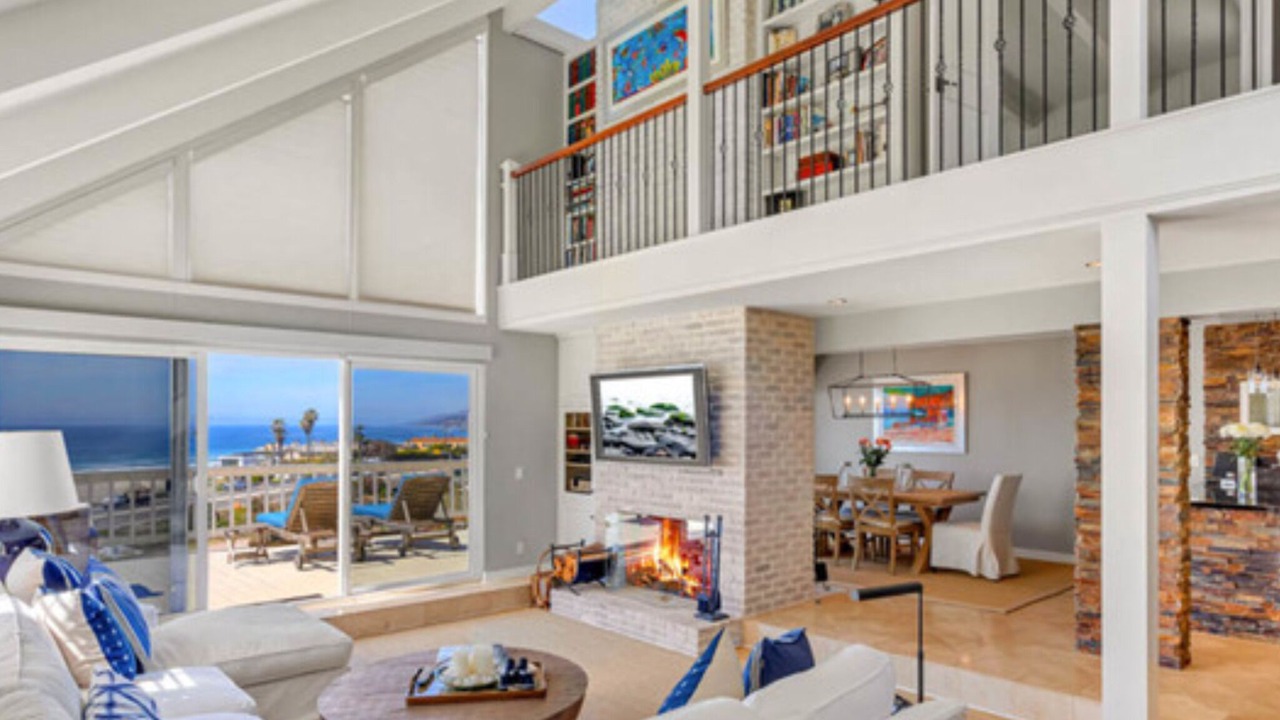 Photo of Livingroom in Western Malibu