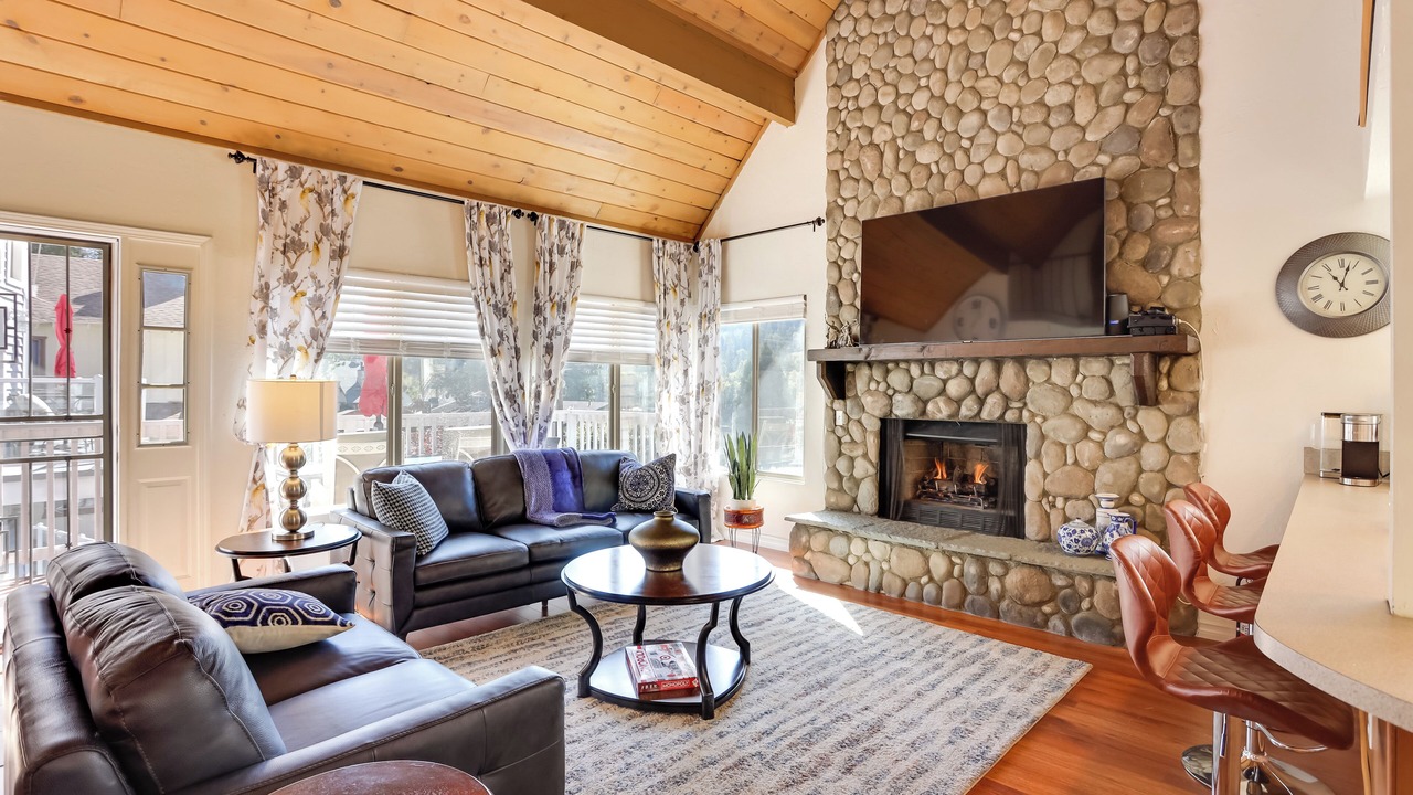 Photo of Livingroom in Crestline